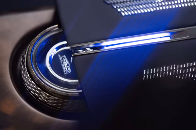 Bryan Nesbit, giám đốc điều hành của Global Cadillac Design, cho biết: “Cuối cùng, vấn đề là tôi có thể tạo ra một mẫu xe đi vòng quanh đường đua nhanh đến mức nào, thời gian tốt nhất và cách tốt nhất để làm điều đó là gì và nếu tôi có thể kích hoạt điều đó tốt hơn thông qua công nghệ thì tiềm năng của xe sẽ đến đâu. Và điều này thực sự là mục đích của nghiên cứu này.”