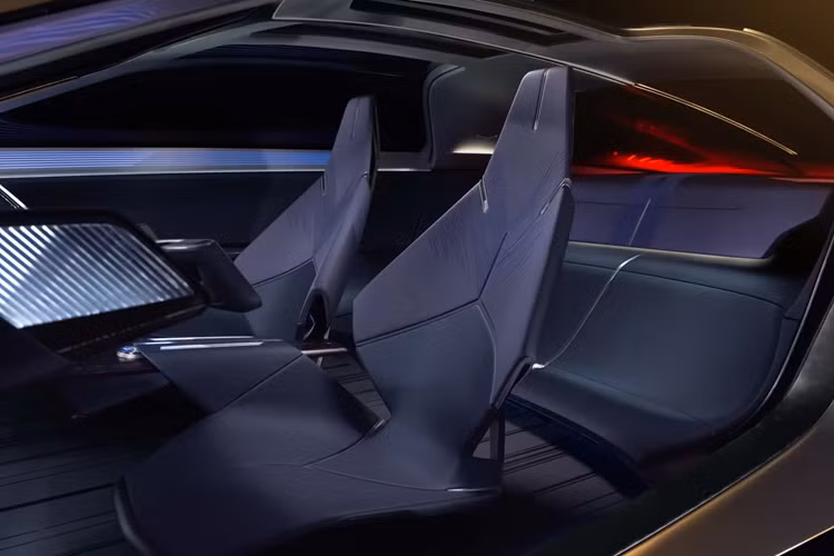 Sức mạnh tính toán bổ sung có thể hỗ trợ phần mềm có khả năng dạy người lái xe trên đường tốt nhất trên đường đua theo yêu cầu, sử dụng kính chắn gió đầy đủ của mẫu concept và màn hình hiển thị thực tế tăng cường như trong trò chơi điện tử. 