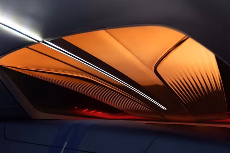 Opulent Velocity cũng là mẫu xe để thương hiệu tiến hành thử nghiệm cách đóng gói pin, công nghệ làm mát và lớp hoàn thiện mới. Mẫu xe cũng có thiết kế cửa cánh bướm lớn, từ đây giúp người lái cũng như hành khách có thể ra vào dễ dàng hơn nhờ thiết kế hông thấp của mẫu Concept.