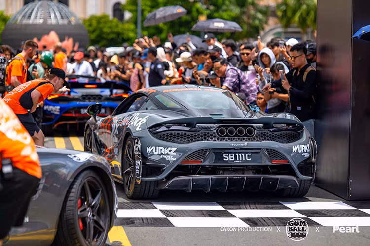 Vào 11 giờ sáng ngày 15/9/2024, hành trình Gumball 3000 sẽ chính thức bắt đầu sau nghi thức phất cờ khởi hành, tiến vào chặng đường đầu tiên hướng từ Đại lộ Lê Lợi đến khám phá địa đạo Củ Chi nổi tiếng.