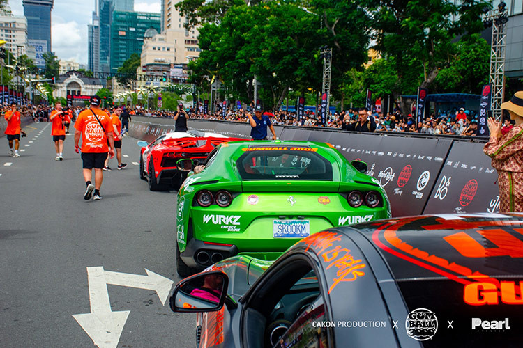 Tâm điểm của hành trình siêu xe Gumball 3000 diễn ra ở Việt Nam trong ngày hôm này và ngày mai 15/9, với hoạt động khai mạc Gumball Grid - được mệnh danh là “bãi xe đắt giá nhất thế giới”.