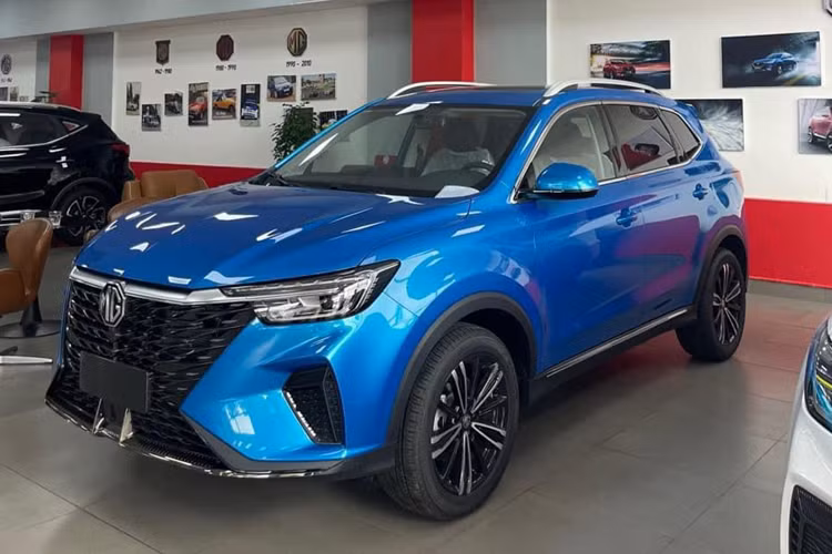 Trong khi đó, ở một số đại lý khác, MG RX5 giảm giá 140 triệu đồng ở bản STD xuống còn 599 triệu đồng. Với bản LUX cao cấp, mẫu SUV cỡ C này được ưu đãi đến 180 triệu đồng, đưa giá bán thực tế từ 829 triệu xuống còn 649 triệu đồng.