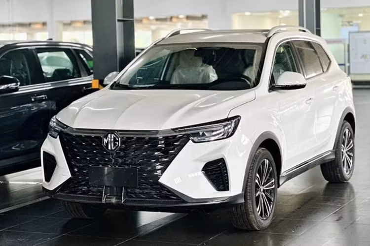 "Trái tim" của MG RX5 là động cơ xăng 4 xi-lanh, tăng áp, dung tích 1.5L, sản sinh công suất tối đa 168 mã lực và mô-men xoắn cực đại 275 Nm. Động cơ này đi với hộp số tự động ly hợp kép 7 cấp ướt và hệ dẫn động cầu trước.