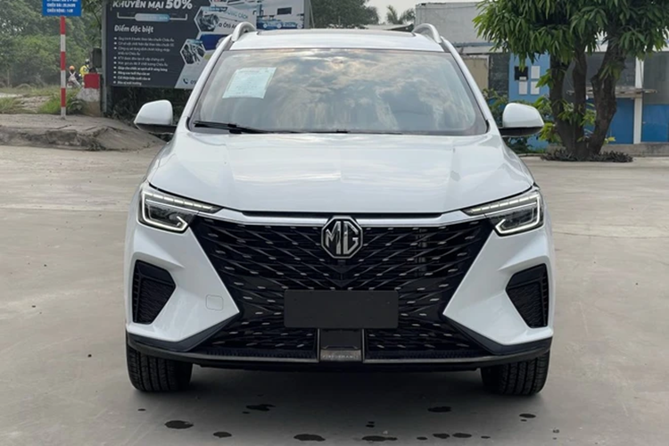 Xe chỉ có 6 túi khí, camera 360 độ, hệ thống kiểm soát hành trình, cảm biến đỗ xe trước/sau, cảm biến áp suất lốp, hệ thống chống bó cứng phanh ABS, phân phối lực phanh điện tử EBD, kiểm soát phanh khi vào cua, hỗ trợ lực phanh khẩn cấp BA, cân bằng điện tử, hỗ trợ chống lật, hỗ trợ khởi hành ngang dốc và hỗ trợ xuống dốc.