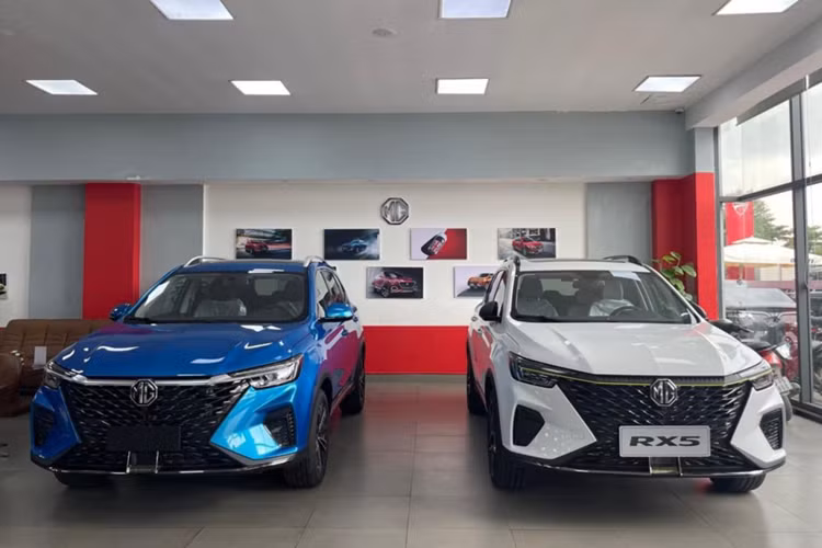 Với giá bán thực tế tại đại lý, MG RX5 hiện rẻ ngang những mẫu SUV cỡ B như Kia Seltos, Hyundai Creta hay Hyundai Creta. Ngoài ra, đây còn là mẫu xe có giá rẻ nhất trong phân khúc SUV cỡ C tại Việt Nam hiện nay.