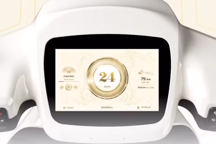 Xe có tông màu trắng ngọc trai chủ đạo, kết hợp lớp mạ vàng 24K thật trên chân chống bên, gác chân sau, tay vịn, cần phanh và cần ORVM.