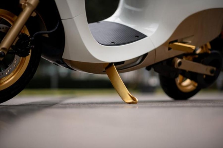 Trang bị vận hành của S1 Pro Sona Edition giống với các phiên bản thông thường. Mô-tơ điện có công suất cực đại 14,75 mã lực đi kèm cụm pin 4kWh cho phạm vi hoạt động 195km với mỗi lần sạc đầy.