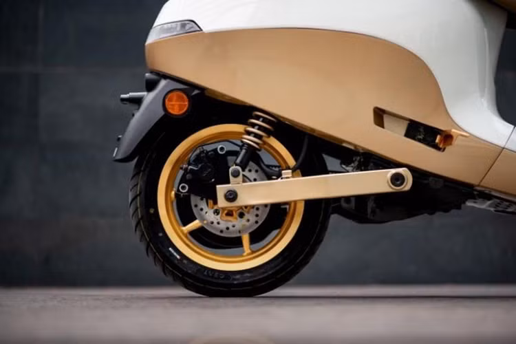 Tốc độ tối đa của xe là 120km/h. Hiện, Ola Electric vẫn chưa công bố số lượng xe S1 Pro Sona Edition được sản xuất tại thị trường tỷ dân Ấn Độ.