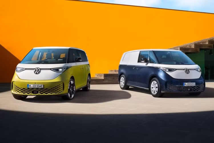 Hiện tại, mức giá xe Volkswagen ID. Buzz EV 2025 với ba phiên bản khác nhau bao gồm cả phiên bản First Edition chưa công bố. Phiên bản rẻ nhất ID. Buzz Pro S, chiếc xe van được trang bị độc đáo với tính năng mở cửa không cần chìa khóa và trang bị bộ mâm hợp kim 20 inch.