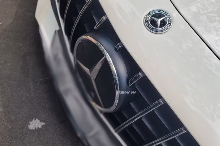 Kết hợp cùng hộp số thể thao ly hợp kép 7 cấp, xe có thể dễ dàng tăng tốc từ vị trí xuất phát lên 100 km/h chỉ trong thời gian 3,6 giây trước khi đạt vận tốc tối đa 318 km/h.