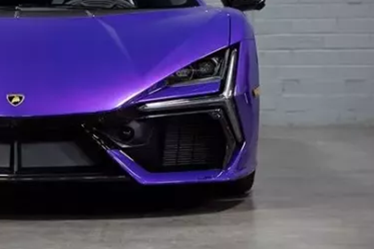 Đây là giải pháp cho ai chê động cơ PHEV trên Lamborghini Revuelto không đủ đã, với bộ tăng áp kép này cùng ống xả tùy chỉnh, siêu bò mới nhất của nhà Lamborghini sẽ có công suất hơn 2.000 mã lực, thật sự quá điên rồ.