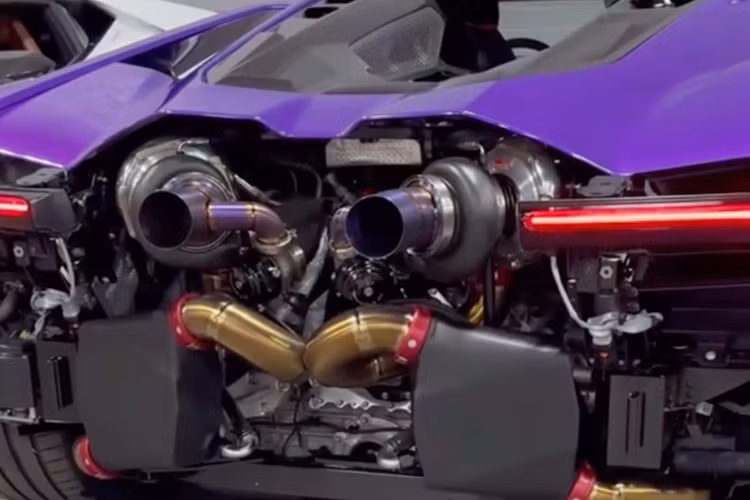 Mặc dù Underground Racing chưa có danh sách đầy đủ các nâng cấp động cơ đang được thực hiện, nhưng chúng sẽ được yêu cầu để đảm bảo động cơ V12 có thể xử lý an toàn và nhất quán hơn gấp đôi mã lực mà nó được thiết kế.