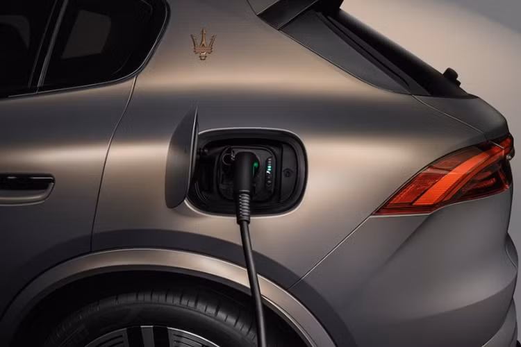 Grecale Folgore được cung cấp đến 4 chế độ lái khác nhau như: Max Range, GT, Sport và Offroad.