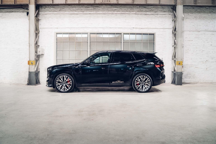 Ngoài ra, thương hiệu cũng trang bị cho chiếc siêu SUV BMW XM hệ thống treo thể thao hơn cũng như nâng cấp sức mạnh cho động cơ V8, đưa mẫu xe tiêu chuẩn lên hiệu năng tương đương với phiên bản Label Red.