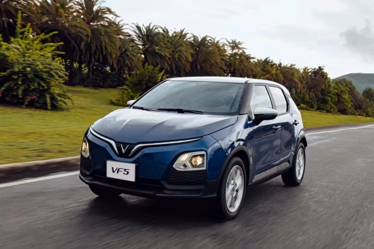 VinFast đã xác nhận kế hoạch mở rộng thị trường của mình trên toàn cầu sau đợt phát hành cổ phiếu lần đầu ra công chúng (IPO) tại Hoa Kỳ vào năm ngoái. Đầu năm nay, thương hiệu này đã đặt chân tới các nước láng giềng Thái Lan và Indonesia, với hàng loạt mẫu CUV điện trải dài ở nhiều phân khúc.