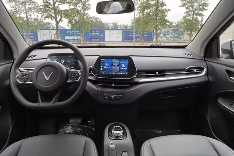 Hãng xe Việt Nam cũng đã mở bán ôtô điện ở Philippines với 4 đại lý vừa được khai trương vào tháng 5 vừa qua. Hiện tại, VinFast vẫn chưa công bố kế hoạch ra mắt sản phẩm tại Malaysia.