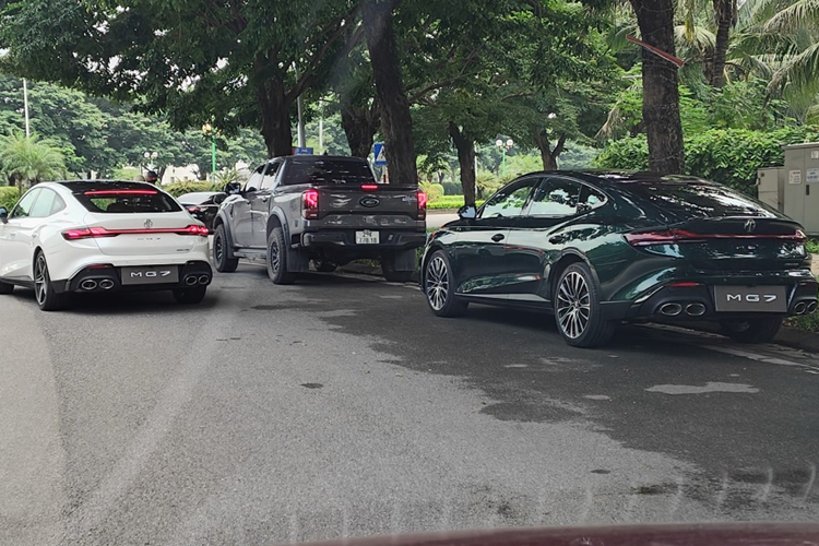 MG7 chính là mẫu xe thứ 4 mà thương hiệu MG giới thiệu tại Việt Nam. Xe được định vị trong phân khúc sedan hạng D với kích thước dài x rộng x cao lần lượt là 4.884 x 1.889 x 1.447 mm và chiều dài cơ sở 2.778 mm.