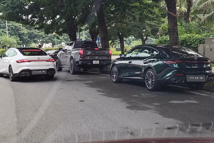 MG7 chính là mẫu xe thứ 4 mà thương hiệu MG giới thiệu tại Việt Nam. Xe được định vị trong phân khúc sedan hạng D với kích thước dài x rộng x cao lần lượt là 4.884 x 1.889 x 1.447 mm và chiều dài cơ sở 2.778 mm.