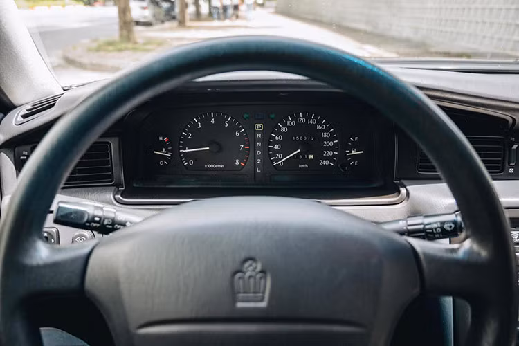 Thay vào đó, người có sở thích sưu tập, "chơi" mẫu xe này đều thích ở điểm xe có thân vỏ chắc chắn, đầm, lỳ và khác biệt với phần còn lại của xe mới. Động cơ xe dù cũ song bền bỉ đúng chất của xe Nhật, rất ít hỏng vặt. Thậm chí về lâu dài, nếu người sở hữu xe này có thể được xem là loại xe cổ, có giá trị.