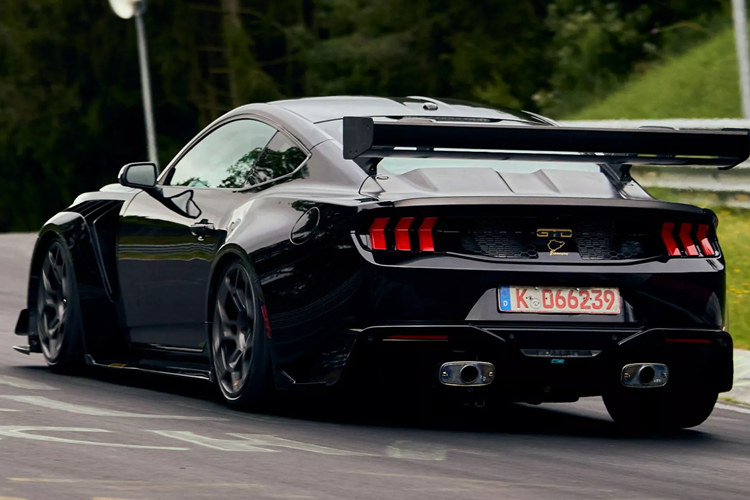 Với việc tinh chỉnh, cải thiện thời tiết và những hiểu biết sâu sắc từ lần chạy đầu tiên, Ford có cơ hội lớn để leo lên vị trí cao hơn nữa trên bảng xếp hạng những chiếc xe sản xuất nhanh nhất của đường đua nổi tiếng này.