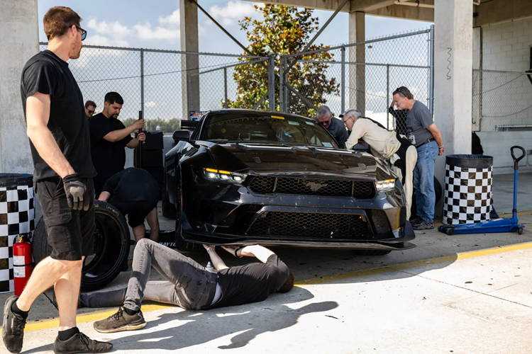 Tuy nhiên, đây là một cột mốc quan trọng đối với thương hiệu của Mỹ, chứng minh rằng một chiếc xe cơ bắp sinh ra ở Detroit có thể tự mình vượt qua “Địa ngục xanh” của Đức.