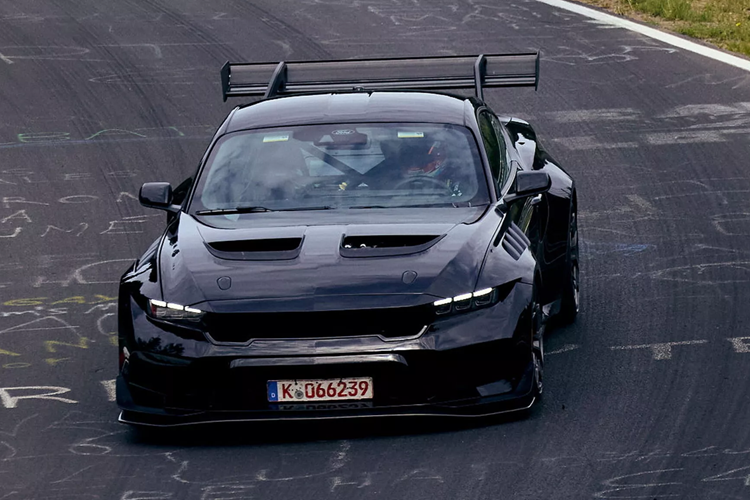 Với thời gian ấn tượng 6 phút 57.685 giây, chiếc Ford Mustang GTD cơ bắp tập trung vào đường đua này đã đạt được cột mốc dưới 7 phút như đã hứa, mặc dù điều kiện không lý tưởng. Tuy nhiên, Ford vẫn hứa hẹn sẽ quay trở lại nơi đây để có thể đạt được một thành tích tốt hơn nữa trong thời gian tới.