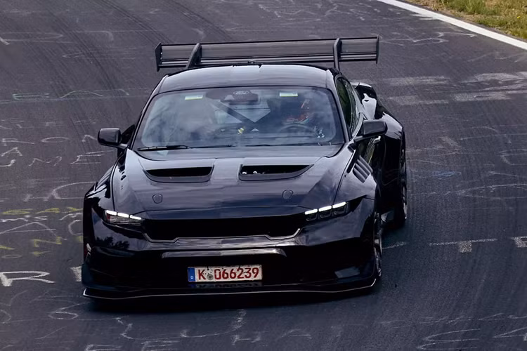 Với thời gian ấn tượng 6 phút 57.685 giây, chiếc Ford Mustang GTD cơ bắp tập trung vào đường đua này đã đạt được cột mốc dưới 7 phút như đã hứa, mặc dù điều kiện không lý tưởng. Tuy nhiên, Ford vẫn hứa hẹn sẽ quay trở lại nơi đây để có thể đạt được một thành tích tốt hơn nữa trong thời gian tới.