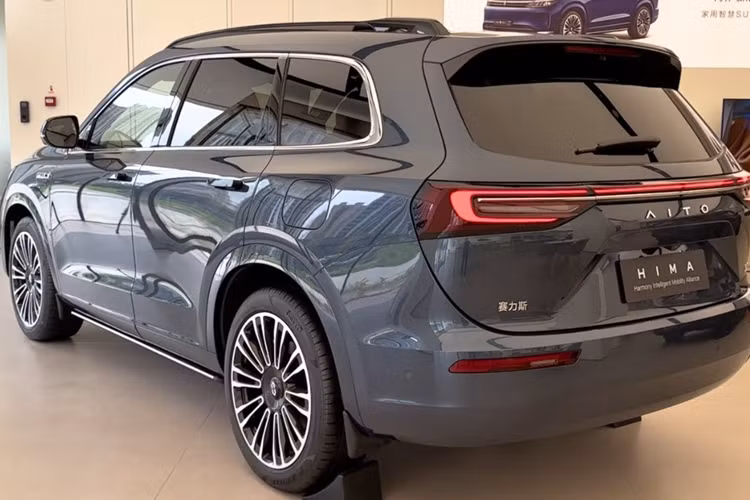 Phiên bản cơ bản không đi kèm với lidar. Chức năng phanh khẩn cấp tự động phía trước hỗ trợ phanh ở tốc độ tối đa 120 km/h.