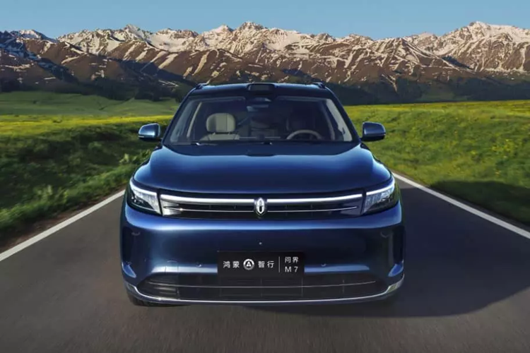 Mẫu xe SUV Aito M7 2024 là sản phẩm thứ hai của thương hiệu Aito do Huawei và Seres cùng tạo ra, mặc dù Seres gần đây đã mua lại nhãn hiệu Aito và các bằng sáng chế từ Huawei. Mẫu xe Aito M7 mới lần đầu tiên được ra mắt vào ngày 12/9/2023, cung cấp bố cục năm chỗ ngồi và sáu chỗ ngồi trong tổng số năm phiên bản.