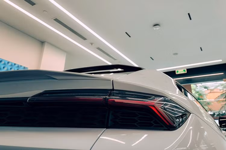 Thiết kế mới của phần phía trước, kết hợp với việc tối ưu hóa mặt dưới khí động học, cũng đã cải thiện khả năng quản lý luồng khí dành riêng cho hệ thống phanh, cải thiện 30% khả năng làm mát không khí so với hệ thống trước đó.