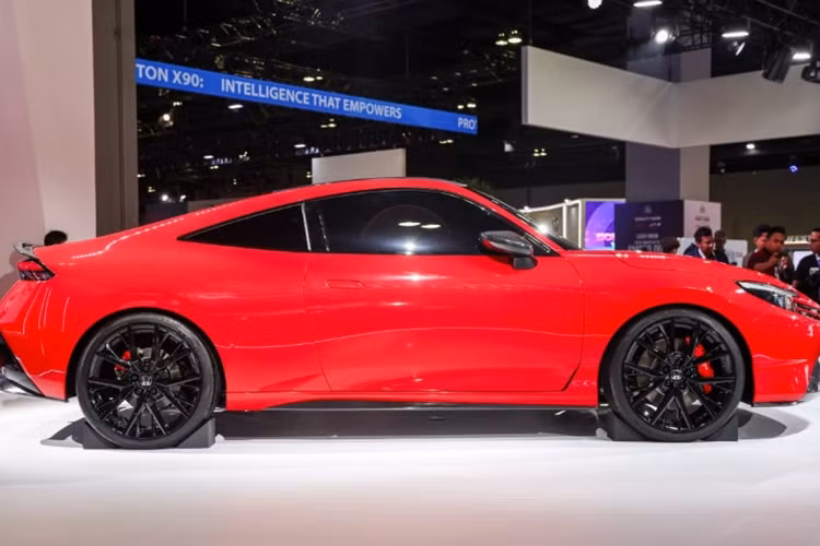 Hiện tại, Honda chưa công bố hình ảnh nội thất cũng như thông số kỹ thuật chi tiết của xe. Tuy nhiên, khả năng cao Prelude sẽ được trang bị hệ truyền động e:HEV giống với các mẫu xe City, HR-V, Civic và CR-V.