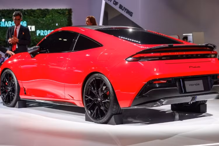 Hệ thống này sử dụng động cơ điện làm nguồn động lực chính, được hỗ trợ bởi động cơ xăng. Động cơ xăng cũng có thể truyền động trực tiếp đến bánh xe thông qua hộp số một cấp. Điều này đồng nghĩa với việc Prelude sẽ không có hộp số sàn.