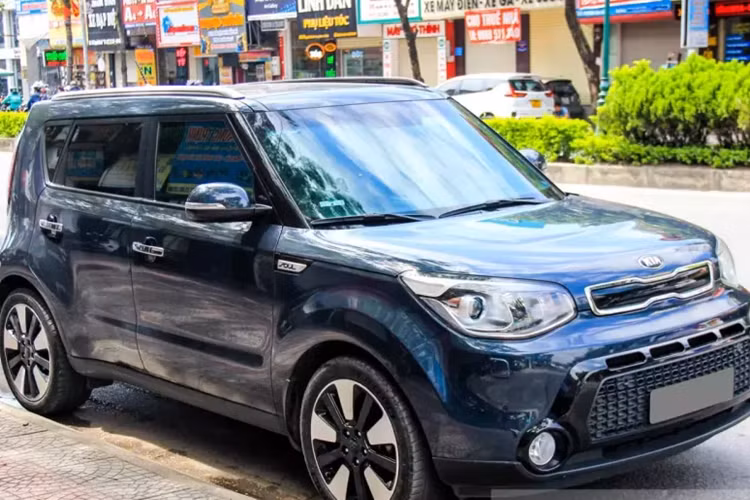 Mẫu xe gầm cao được trang bị động cơ xăng 2.0 lít cho công suất tối đa 156 mã lực, mô-men xoắn cực đại 192 Nm cùng với hộp số tự động 6 cấp. So với các mẫu xe SUV hạng B hiện nay vốn chỉ có động cơ 1.5 lít thì sức mạnh ở Kia Soul là khá đáng nể.