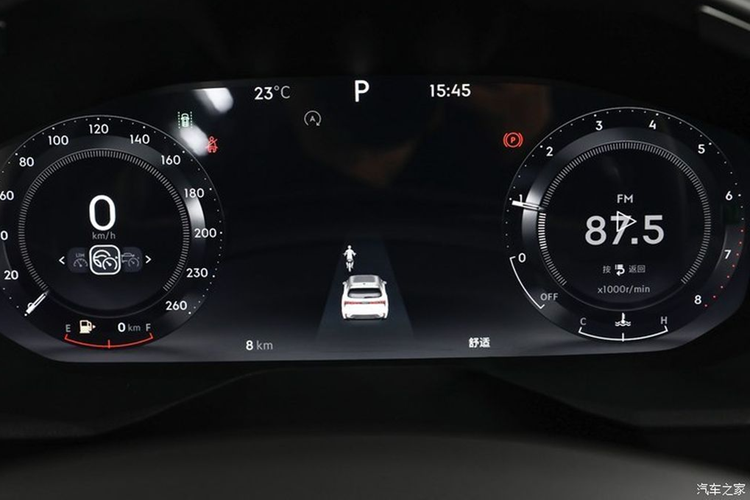 Tiếp đến là bên trong cabin, hệ thống ghế ngồi trên Lynk &amp; Co 01 2024 được bọc da Genuine ở bản Louder Pro, trong khi bản Hyper Pro là da Genuine kết hợp da Nubuck, mang đến cái nhìn sang trọng hơn cho mẫu SUV cỡ nhỏ.