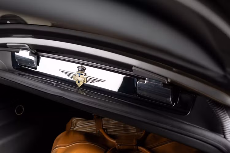 Mẫu xe này tốn chi phí chuyển đổi là 343.000 Euro (khoảng 360.000 USD), không bao gồm giá của chiếc xe nguyên bản. Nếu ước tính trước khi đấu giá là chính xác, chủ sở hữu ban đầu sẽ bị “lỗ” một khoản đáng kể do mẫu xe này không sinh lời qua thời gian.