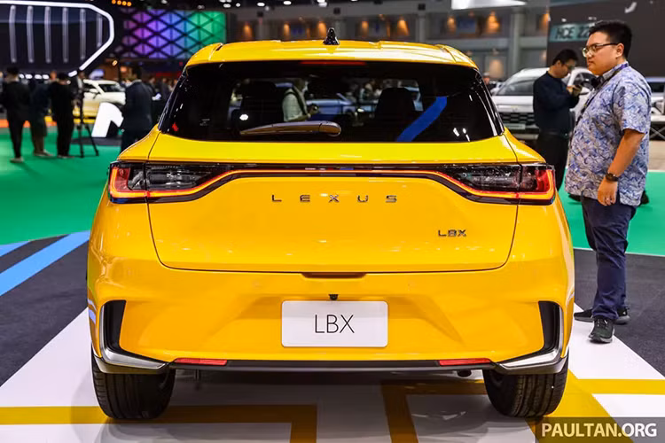 Trong đó, màu nâu đồng khá giống với Lexus RX mới. Hiện chưa rõ sau Philippines và Thái Lan, Lexus LBX 2024 có được bán ở Việt Nam hay không.