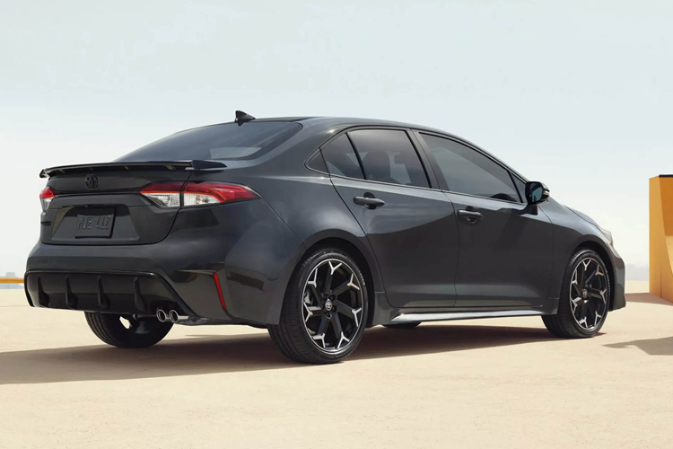 Những chiếc xe Toyota Corolla FX 2025 đầu tiên sẽ xuất hiện tại các đại lý ở Mỹ vào mùa thu năm 2024. Giá xe Toyota Corolla FX 2025 sẽ được công bố gần thời điểm ra mắt thị trường, cùng với phần còn lại của dòng Corolla đời mới 2025 tại Mỹ.