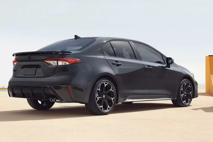 Những chiếc xe Toyota Corolla FX 2025 đầu tiên sẽ xuất hiện tại các đại lý ở Mỹ vào mùa thu năm 2024. Giá xe Toyota Corolla FX 2025 sẽ được công bố gần thời điểm ra mắt thị trường, cùng với phần còn lại của dòng Corolla đời mới 2025 tại Mỹ.