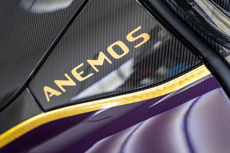 Chiếc Aston Martin Valkyrie đặc biệt này được đặt tên "Anemos", vốn có nghĩa là "gió" trong tiếng Hy Lạp. Chiếc xe cũng được cá nhân hóa tương đồng với Agera RS Naraya. Nhà sưu tập này cho biết phải mất 8 năm để lên ý tưởng và hoàn thiện, vốn lúc đó chiếc xe chỉ là bản concept AM-RB 001.