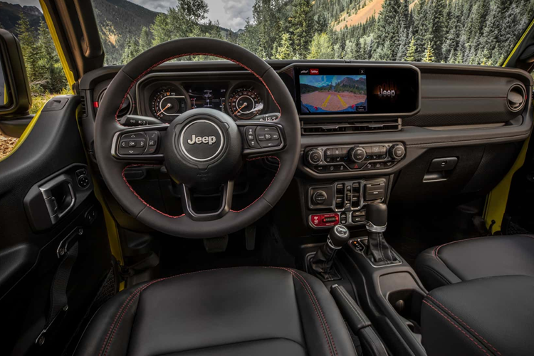 Cũng trở lại ở đời 2024 là các bản cao cấp gồm Mojave và Rubicon có giá ngang nhau, nhưng chúng lại được định giá cao hơn 1.155 USD (28 triệu đồng) so với đời 2023.