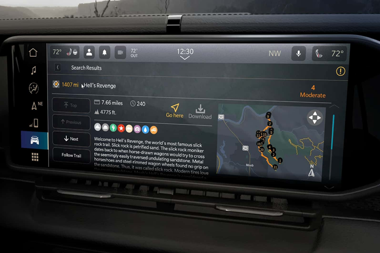 Những phiên bản X này sở hữu ghế bọc da Nappa, mui cứng cùng màu thân xe, ghế trước chỉnh điện 12 hướng, định vị, cản trước bằng thép và tích hợp camera địa hình. Túi khí rèm cho hàng ghế thứ nhất và thứ hai hiện là tiêu chuẩn trên toàn dòng sản phẩm.