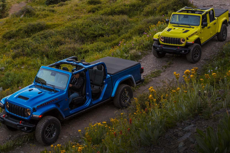 Jeep đã cập nhật cabin cho Gladiator 2024 với màn hình thông tin giải trí 12,3 inch mới với tiêu chuẩn Android Auto và Apple CarPlay không dây.