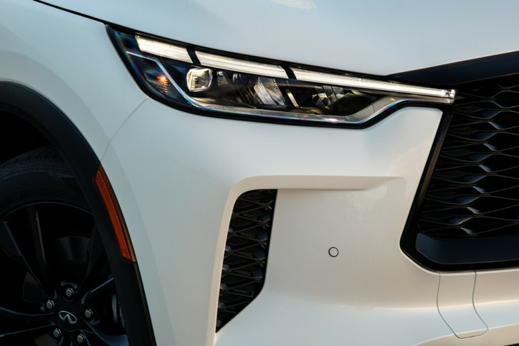 Mặc dù có dung tích nhỏ hơn nhưng động cơ turbo 4 xi-lanh này tạo ra công suất 268 mã lực và mô-men xoắn 388 Nm, kết hợp với hộp số tự động 9 cấp. Mức công suất này kém một chút so với mức 295 mã lực của động cơ V6 cũ, nhưng mô-men xoắn cực đại cao hơn.