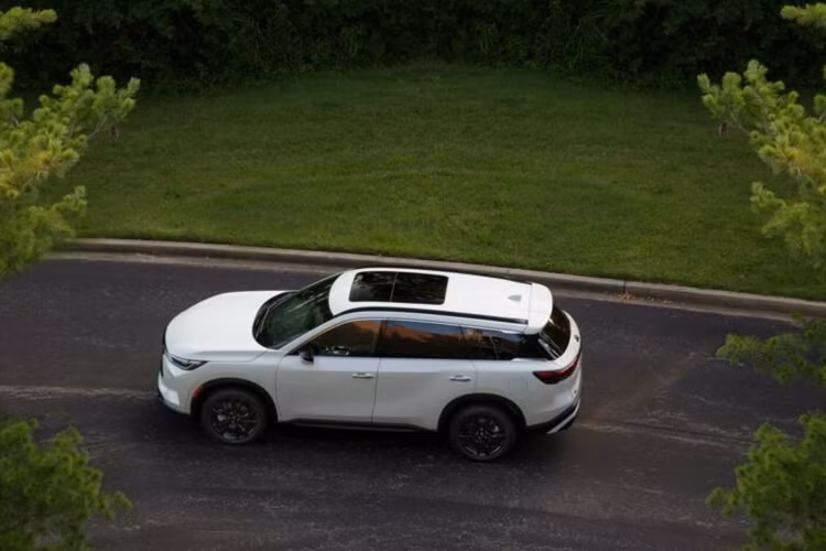 Các hệ thống an toàn quan trọng khác bao gồm Phanh khẩn cấp phía trước với khả năng phát hiện người đi bộ, Cảnh báo va chạm phía trước, Cảnh báo phương tiện cắt ngang phía sau, Phanh tự động phía sau, Cảnh báo chệch làn đường và Hỗ trợ đèn pha thích ứng tự động.