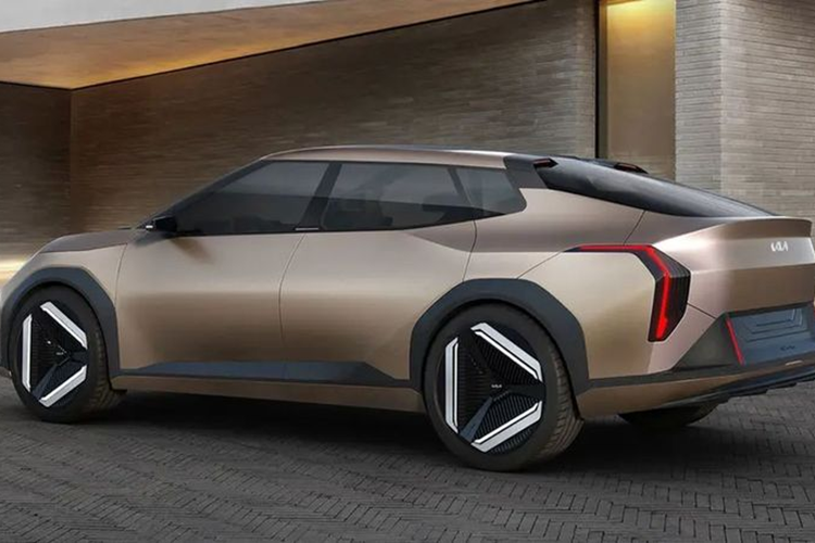 Điều này bao gồm hệ thống hỗ trợ lái xe tiên tiến, khả năng sạc nhanh và không gian nội thất rộng rãi. Mẫu xe này nhiều khả năng sẽ tiếp tục sử dụng nền tảng khung gầm E-GMP (Electric Global Modular Platform) dành cho xe điện của tập đoàn Hyundai.