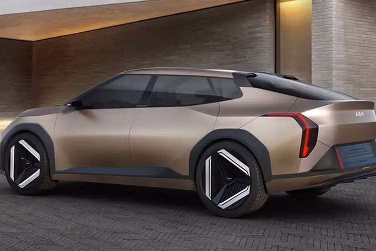 Điều này bao gồm hệ thống hỗ trợ lái xe tiên tiến, khả năng sạc nhanh và không gian nội thất rộng rãi. Mẫu xe này nhiều khả năng sẽ tiếp tục sử dụng nền tảng khung gầm E-GMP (Electric Global Modular Platform) dành cho xe điện của tập đoàn Hyundai.