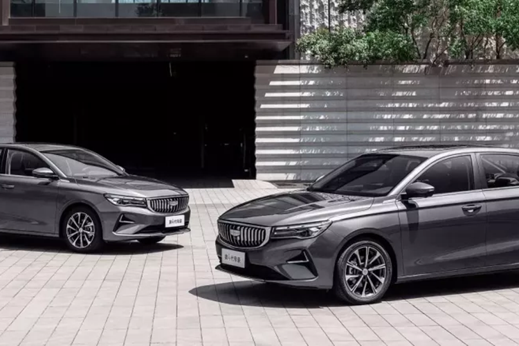 Giá xe Geely Emgrand 2025 cho tổng cộng 4 cấu hình với mức bán ra từ 69.900 nhân dân tệ 88.900 nhân dân tệ (tương đương 227 triệu đồng đến 289 triệu đồng). Đồng thời, là mẫu xe facelift nên được bổ sung thêm tùy chọn màu nội thất và ứng dụng hệ thống Galaxy OS mới trên xe.