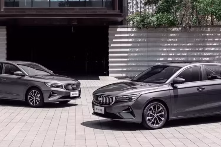 Giá xe Geely Emgrand 2025 cho tổng cộng 4 cấu hình với mức bán ra từ 69.900 nhân dân tệ 88.900 nhân dân tệ (tương đương 227 triệu đồng đến 289 triệu đồng). Đồng thời, là mẫu xe facelift nên được bổ sung thêm tùy chọn màu nội thất và ứng dụng hệ thống Galaxy OS mới trên xe.