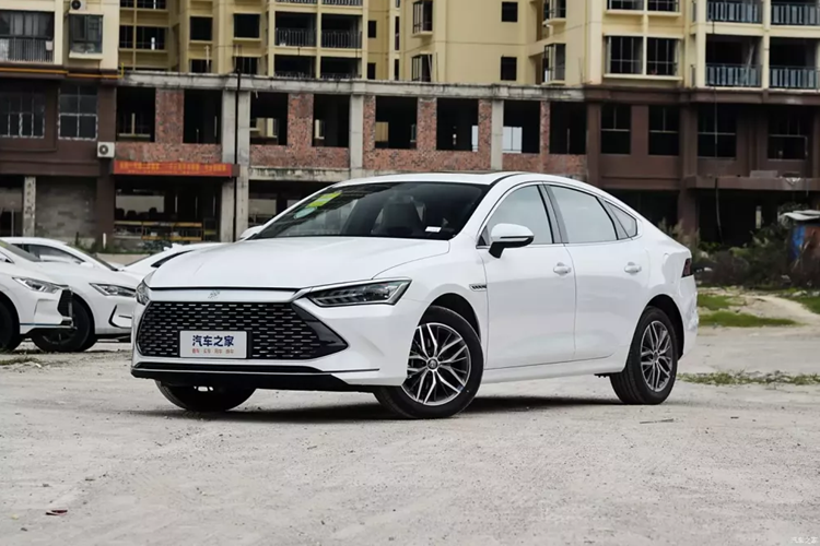 Đồng thời, trong hàng ngũ các thương hiệu nước ngoài cũng có những mẫu xe như Chevrolet Cruze có mức độ trùng lặp nhất định về tầm giá. Đây cũng là một thế mạnh cạnh tranh đáng kể mà hãng Geely sẽ phải đối mặt khi ra mắt.