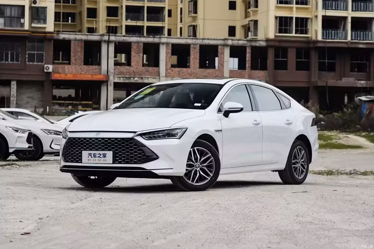 Đồng thời, trong hàng ngũ các thương hiệu nước ngoài cũng có những mẫu xe như Chevrolet Cruze có mức độ trùng lặp nhất định về tầm giá. Đây cũng là một thế mạnh cạnh tranh đáng kể mà hãng Geely sẽ phải đối mặt khi ra mắt.